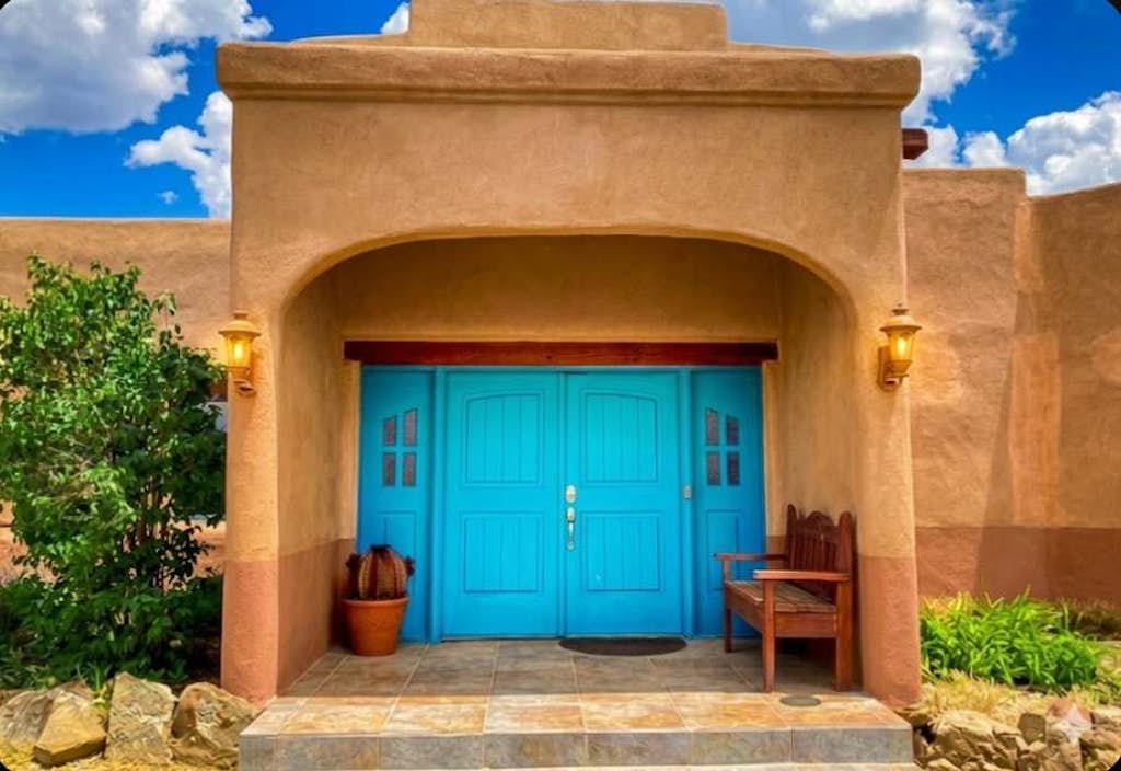 Mountain-view home with private hot tub, enclosed yard, washer/dryer, patio