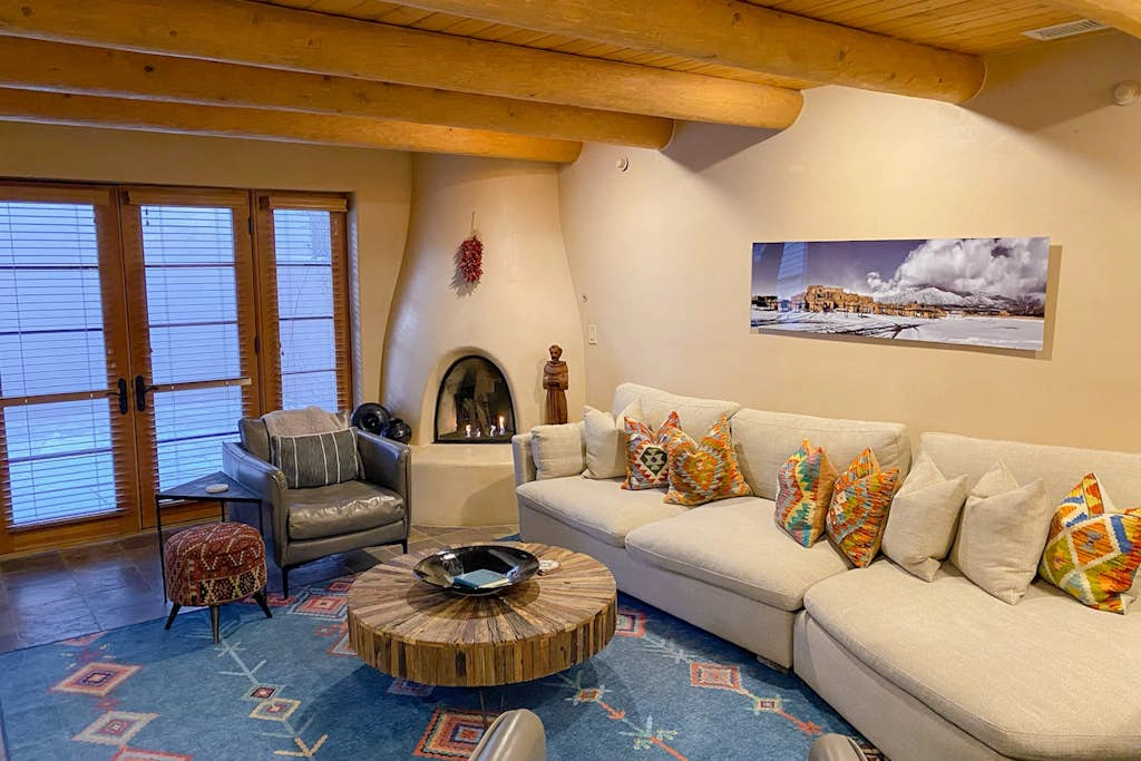 El Corazon-Steps to the Plaza