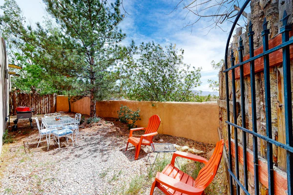 Cozy Oasis Near Taos Plaza w/ Private Backyard & Grill - Drive to Ski Valley