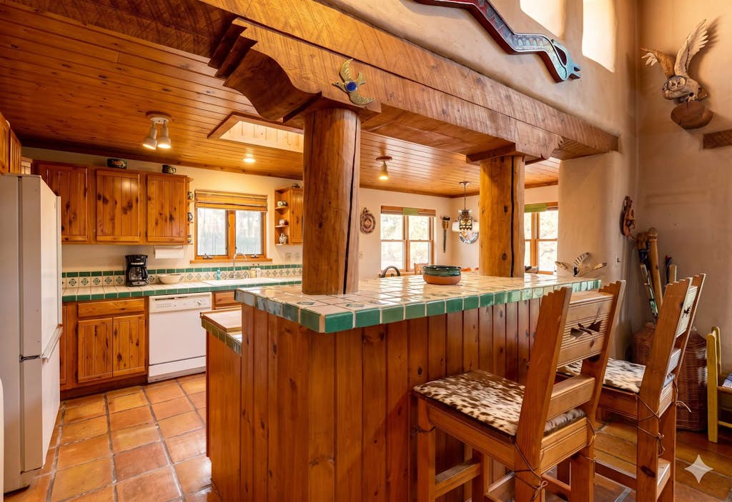 Retreat with adobe courtyard, fireplace & stylish decor - walk to Taos Plaza