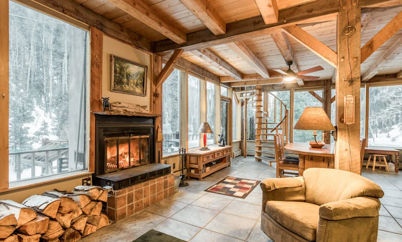 Spalding chalet: Serene haven w/ creek access and close to ski lift