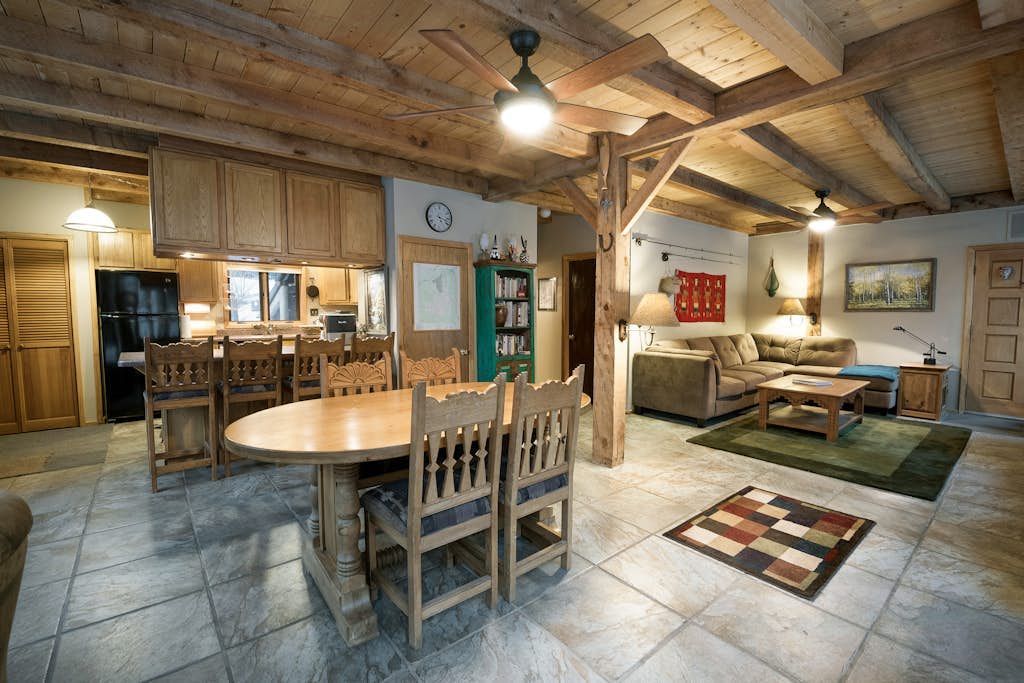 Spalding chalet: Serene haven w/ creek access and close to ski lift