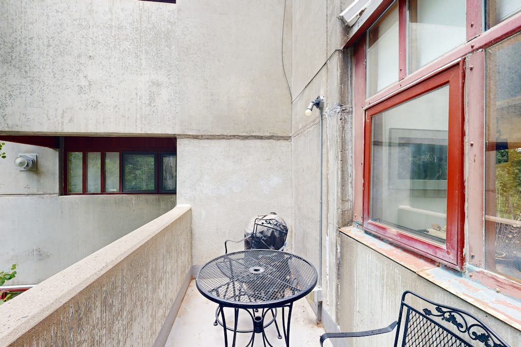 Luxe Slopeside Condo: Balcony, Fireplace & Covered Parking