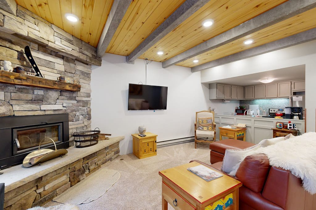 Luxe Slopeside Condo: Balcony, Fireplace & Covered Parking
