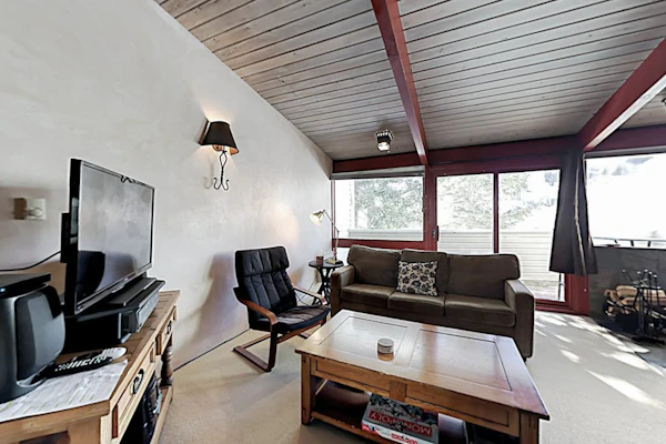 Ski-in/out delight with woodstove & balcony- walk to shops, dining & skating