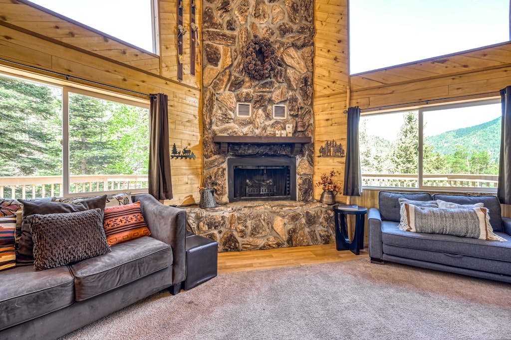 Amazing A-frame with mountain-view deck - walk to lifts, fireplace, dog-friendly