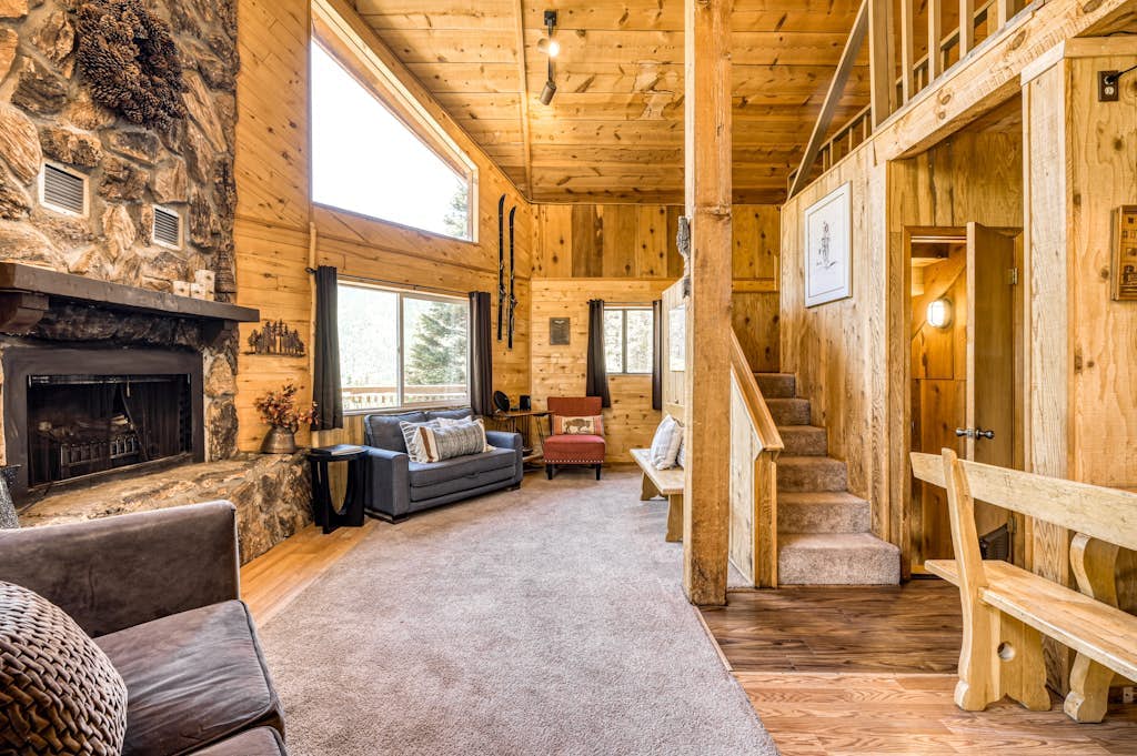 Amazing A-frame with mountain-view deck - walk to lifts, fireplace, dog-friendly