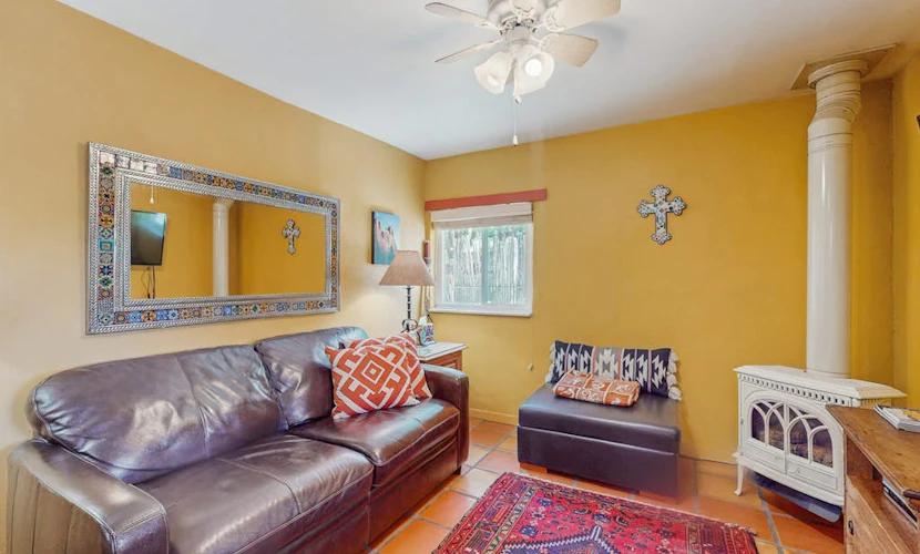 Dog-friendly getaway with a gas fireplace, full kitchen, & patio