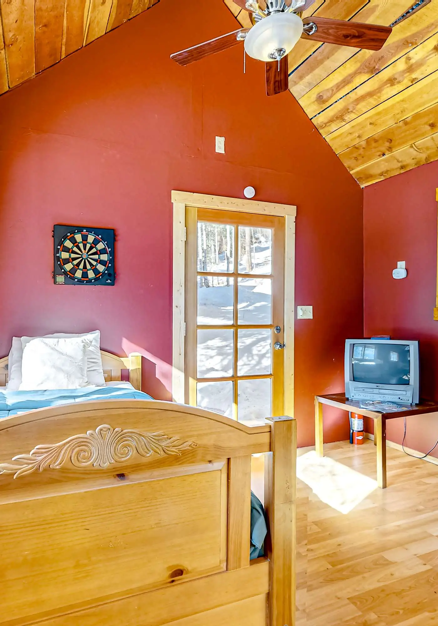 Ridgerunner Cabin - Ski Retreat with Hot Tub