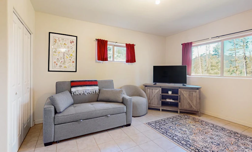 Cozy condo near ski lift, trails and outdoor activities