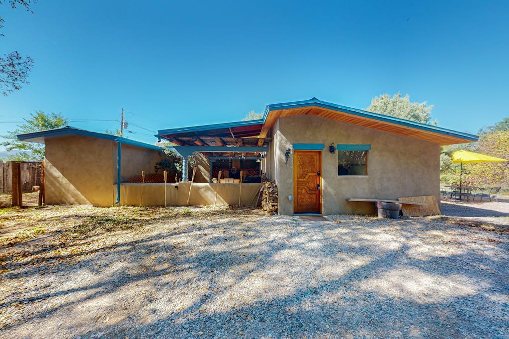 Classic Adobe with hot tub, covered patio & pond near town