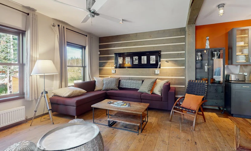 Stunning home w/ views to Kachina Peak, private W/D, ski-in/out access