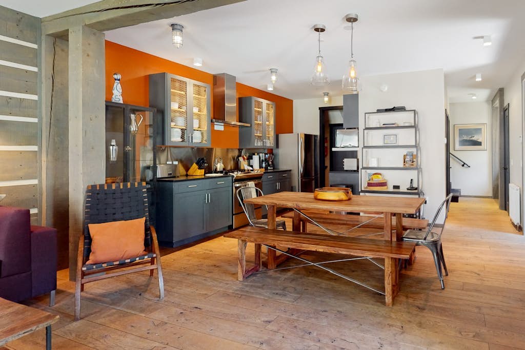 Stunning home w/ views to Kachina Peak, private W/D, ski-in/out access