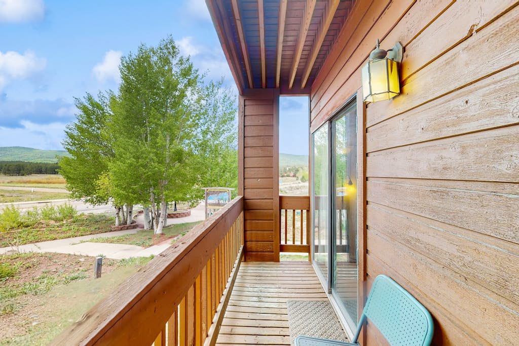 Comfy Condo Near Angel Fire Resort w/Fireplace, WiFi, Private W/D