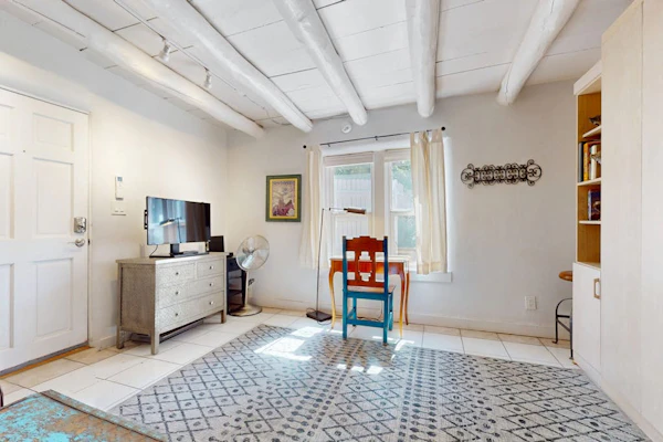 Casita Tesoro: Studio Casita w/ Kitchen & Private Yard - Blocks to Downtown