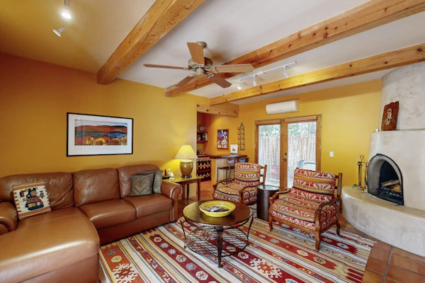 Susan's Hideaway: 2 Master Suites & Ample Outdoor Living - Walk to Plaza