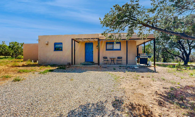 Peaceful Mountain-View Retreat on 3 Acres - 10 Mins to Historic Plaza