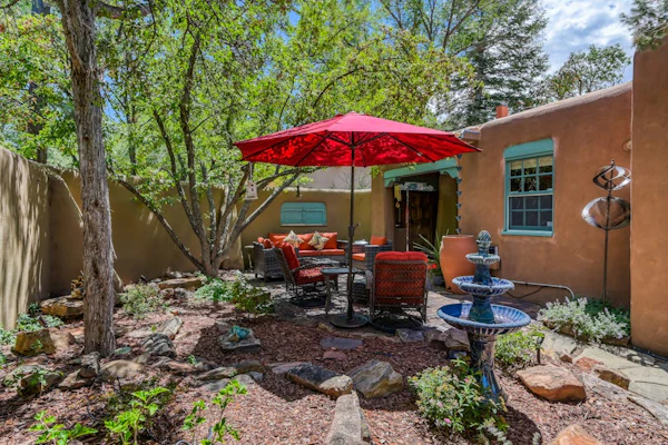 Dog-friendly home w/AC, fireplace, grill, & outdoor dining - walk to Canyon Road