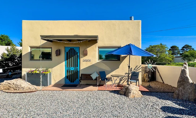 Cozy Casita in the Heart of Santa Fe with gas kiva fireplace and private patio