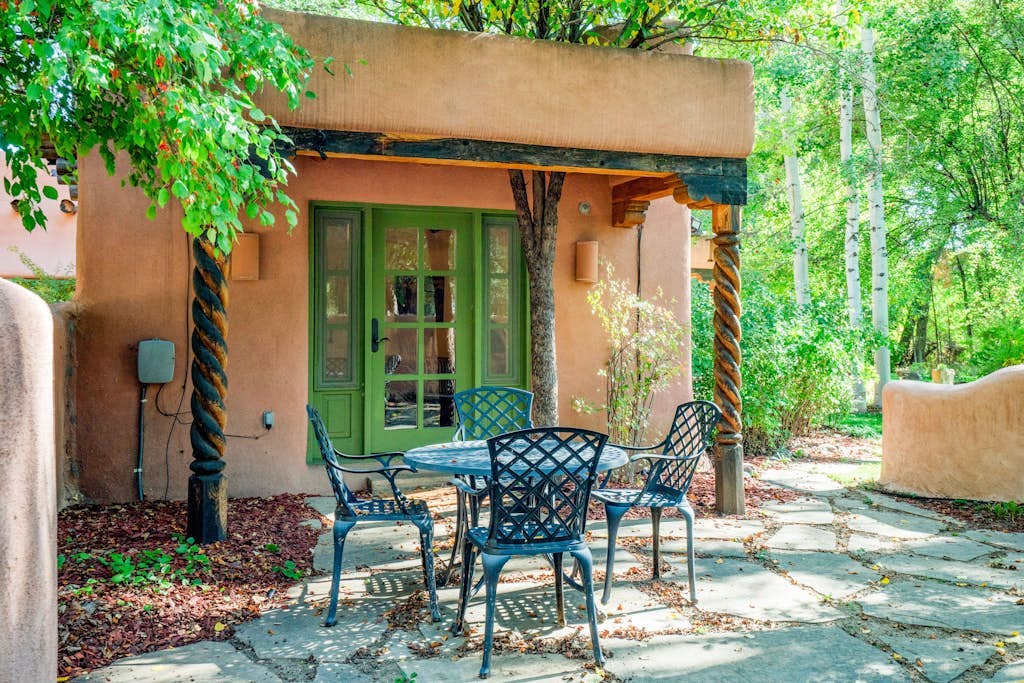 Inviting dog-friendly house with hot tub, patio, grill, & W/D