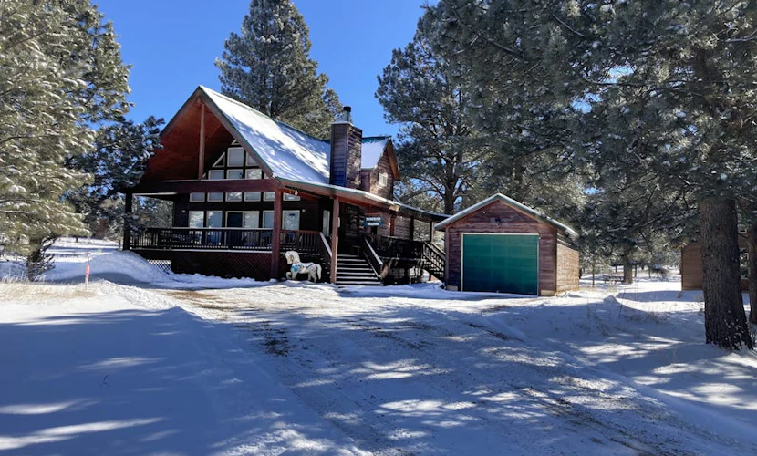 Charming cabin close to the skiing, biking with a wrap-around deck
