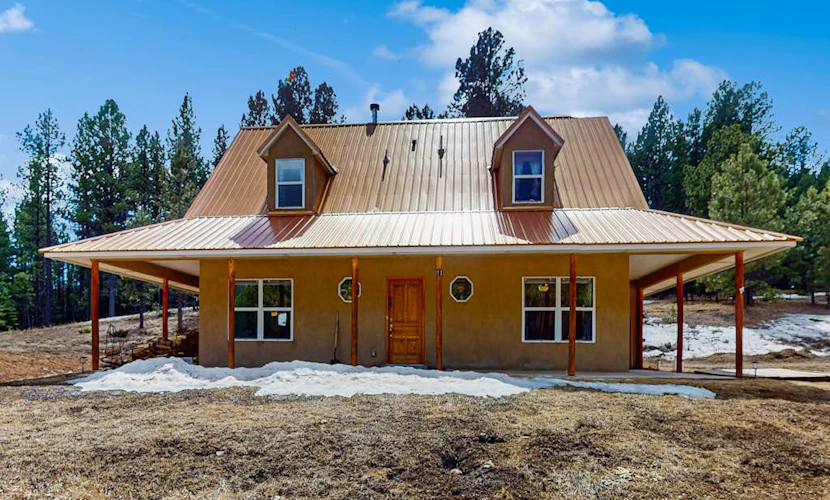 Cute home just south of the golf course w/ WiFi and wood burning fireplace