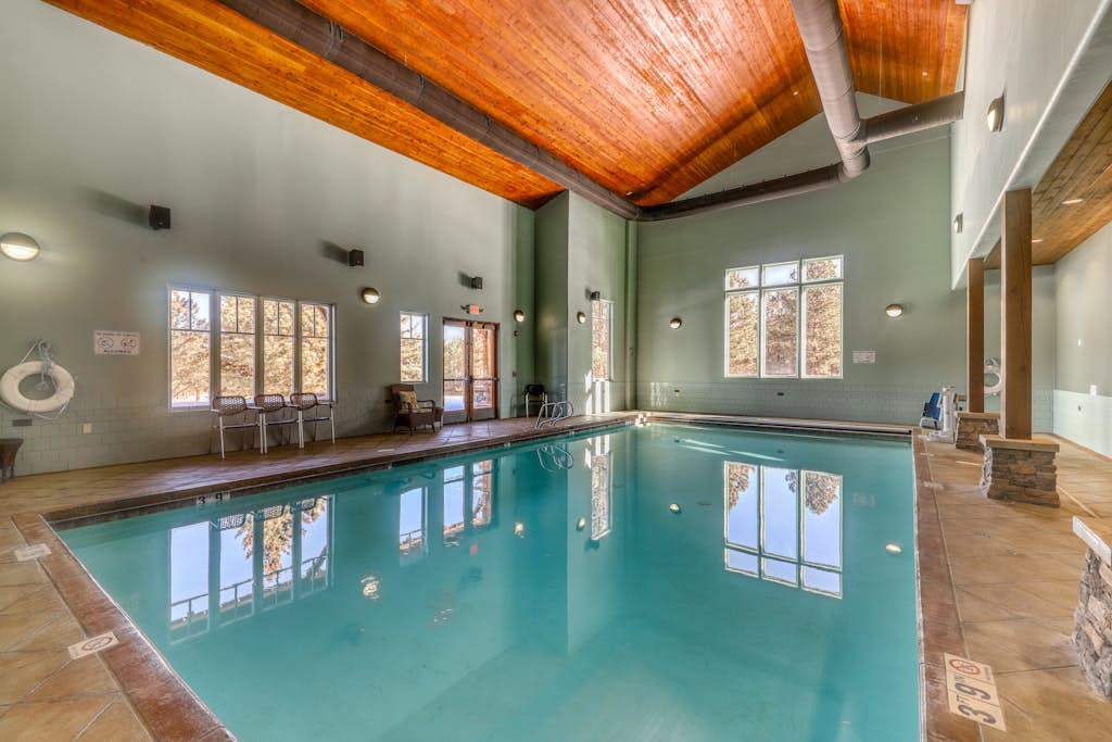 Cute home just south of the golf course w/ WiFi and wood burning fireplace