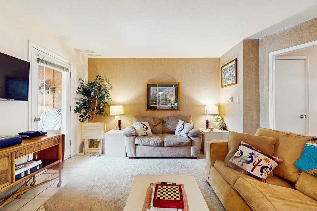 Cute condo w/ , electric fireplace, and resort amenity access