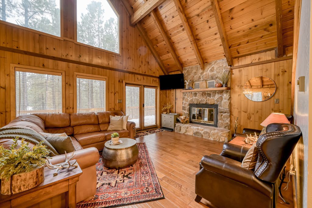 Mountain Lodge with WiFi, Gas Grill, Large Deck, Full kitchen, Game Room & More