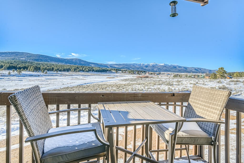 Incredible mountain-view condo with fireplace, balcony, and a full kitchen