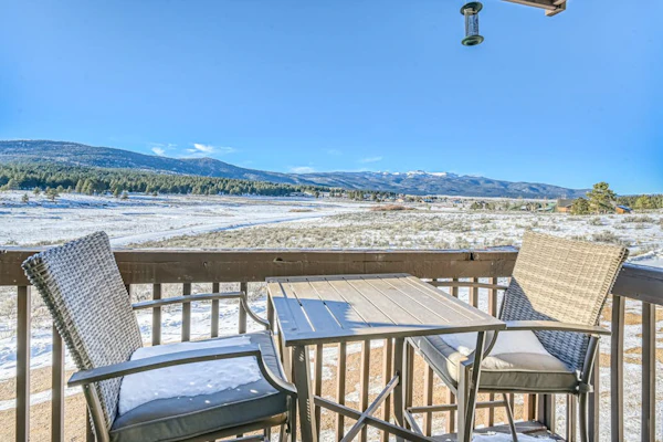 Incredible mountain-view condo with fireplace, balcony, and a full kitchen