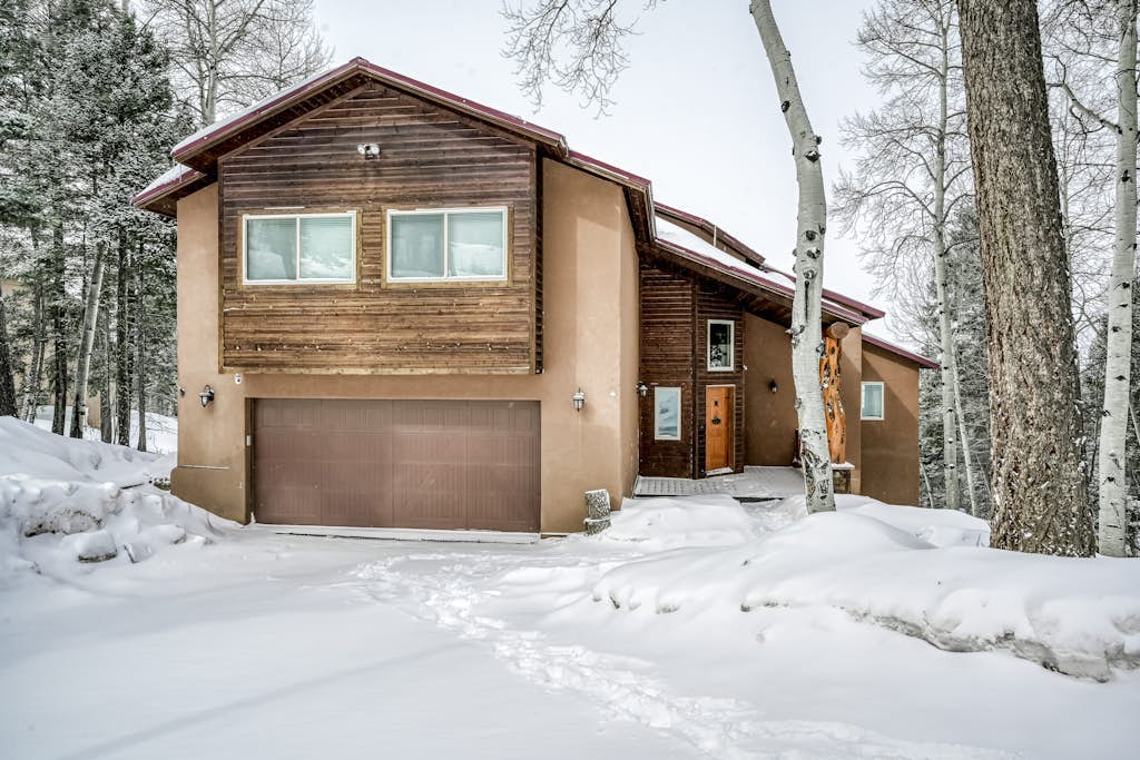 Spacious dog-friendly home with great views, private sauna, deck, fireplace, W/D