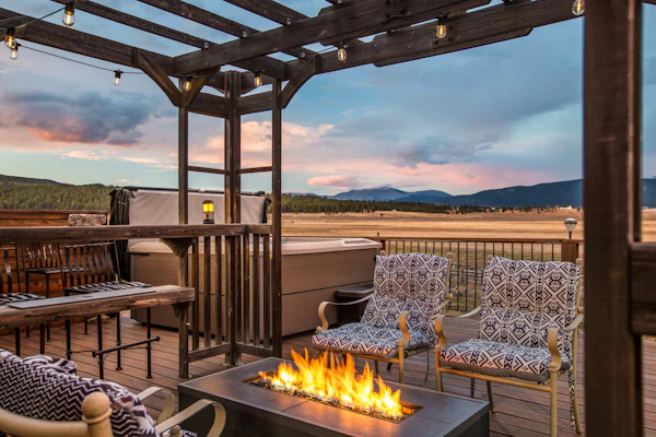 Scenic villa with mountain views, private hot tub, grill, and washer/dryer