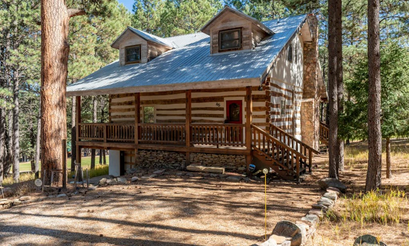 Unique, dog-friendly cabin on the golf course with a fireplace & game room