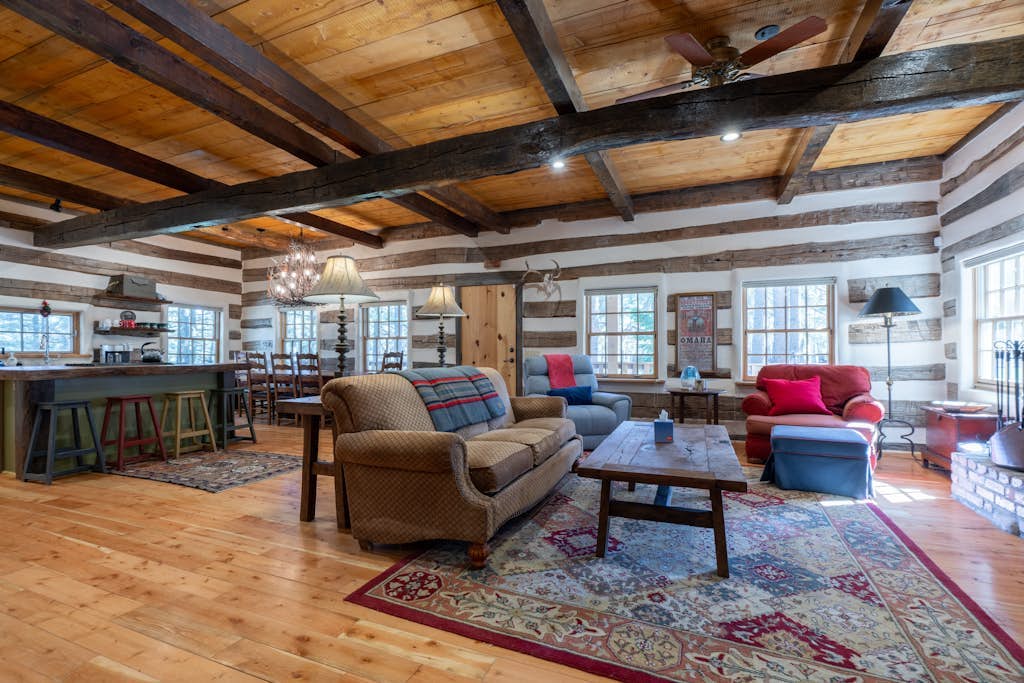 Unique, dog-friendly cabin on the golf course with a fireplace & game room