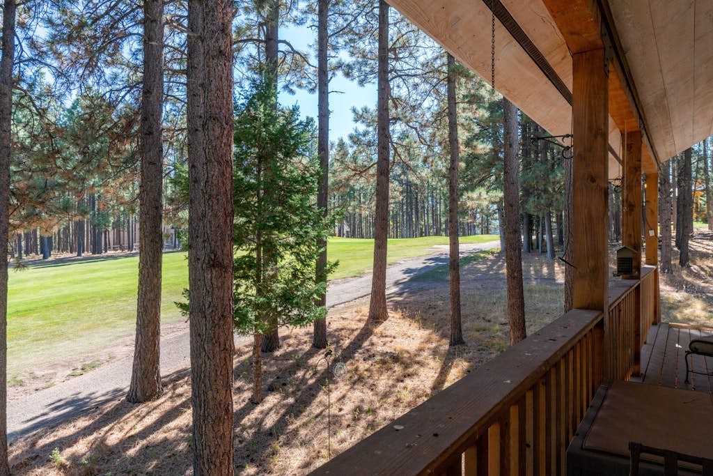 Unique, dog-friendly cabin on the golf course with a fireplace & game room
