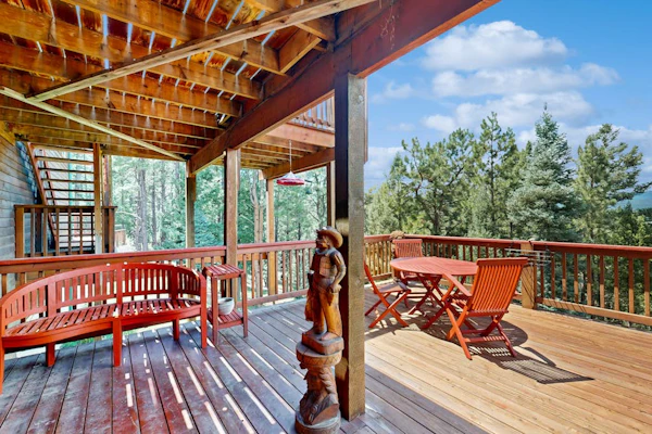 Charming house w/ incredible views, private hot tub, dog-friendly