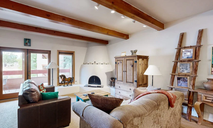 Northside Hideaway with Mountain Views & Air-Conditioning | Minutes to Plaza