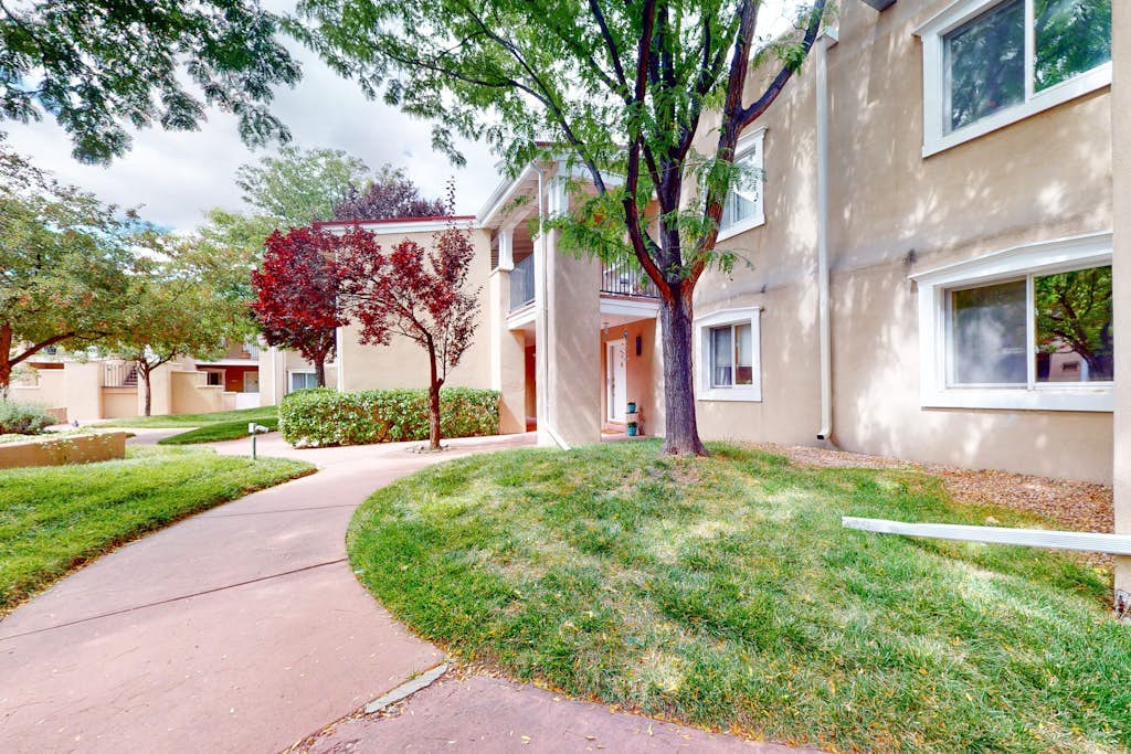 Newly Updated El Matador Condo with Library & Fireplace | Walk to the Plaza