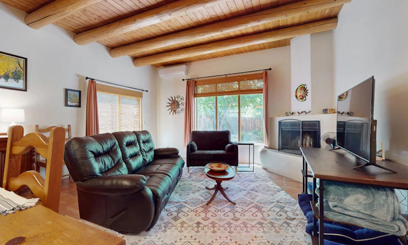 Cozy home w/ patio & large yard, internet, W/D - Ski area nearby - dogs OK