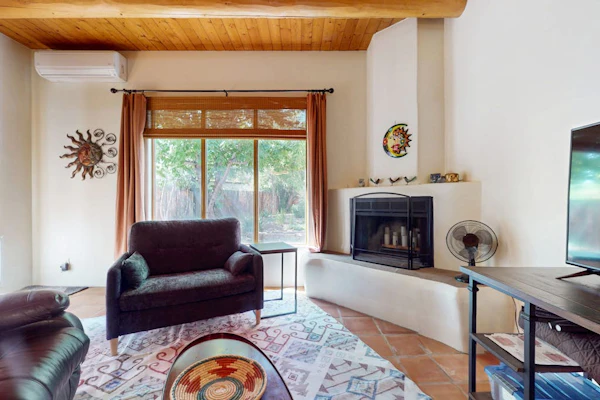 Cozy home w/ patio & large yard, internet, W/D - Ski area nearby - dogs OK