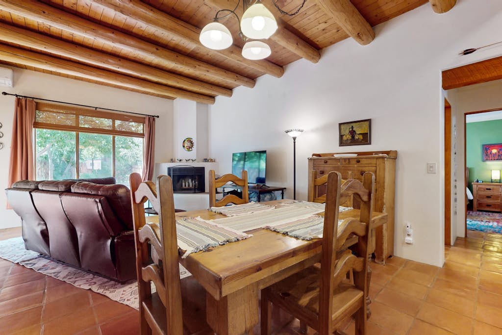 Cozy home w/ patio & large yard, internet, W/D - Ski area nearby - dogs OK