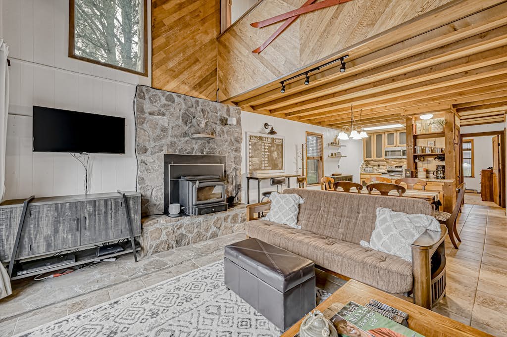 Charming condo near skiing, whitewater rafting & kayaking
