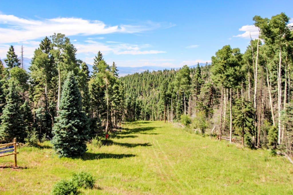 Cozy condo near ski resort with WiFi & flatscreen TVs - free shuttle to slopes