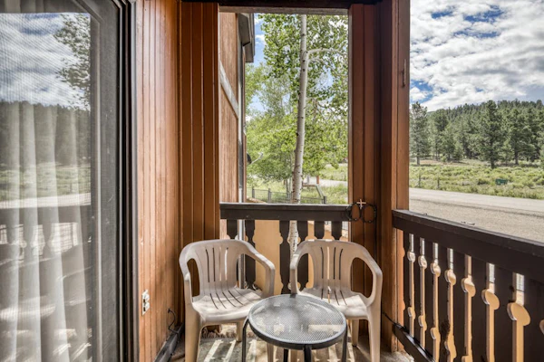 Mtn-view condo with furnished balcony, full kitchen & WiFi