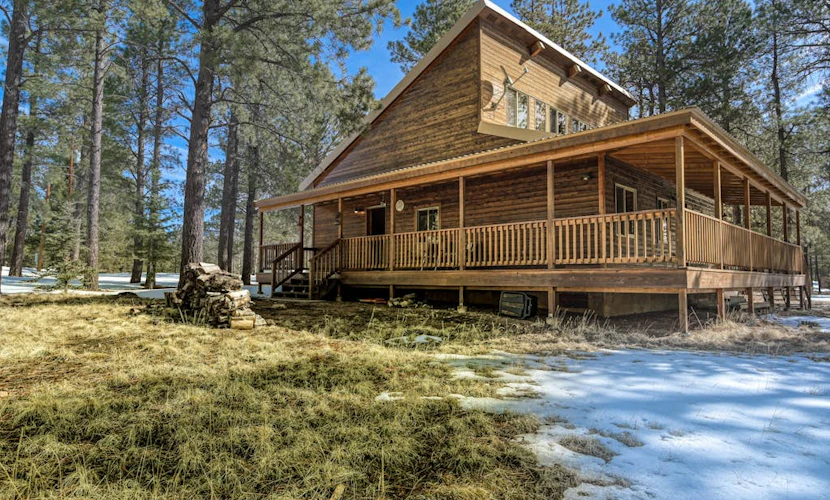 Adorable ski cabin with private hot tub, wood stove, pool table & washer/dryer