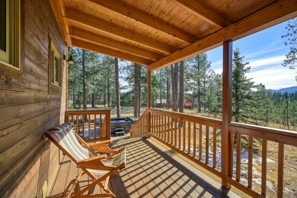 Adorable ski cabin with private hot tub, wood stove, pool table & washer/dryer