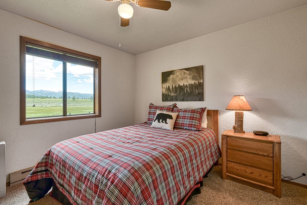 Mountain View Cabin w/ Free High-Speed WiFi, Wood-Burning Fireplace, & Firepit