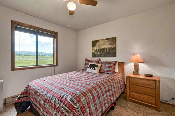 Mountain View Cabin w/ Free High-Speed WiFi, Wood-Burning Fireplace, & Firepit