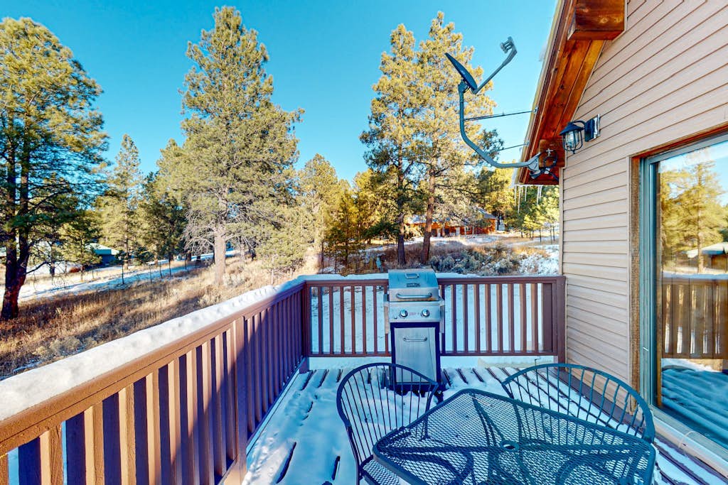 Enchanting dog-friendly cabin with large deck & fireplace - near skiing & golf